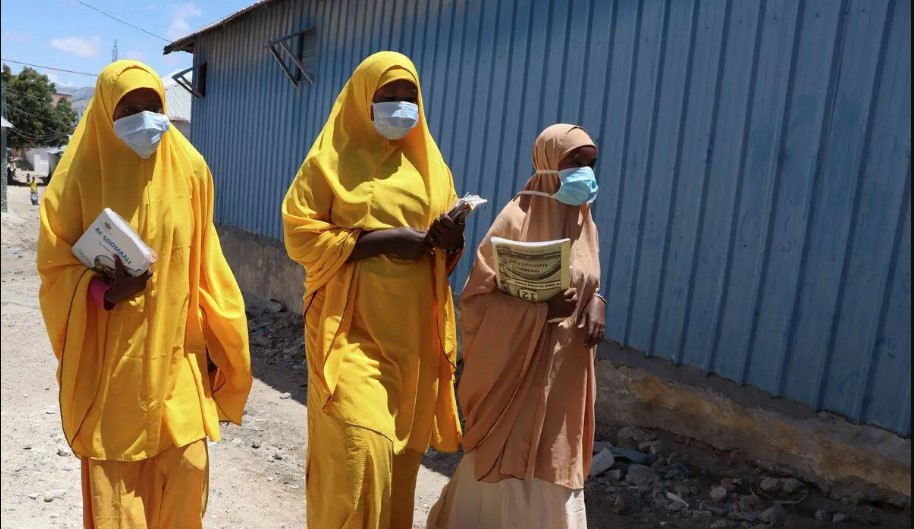 Somalia’s Mogadishu bans face masks, hats in public